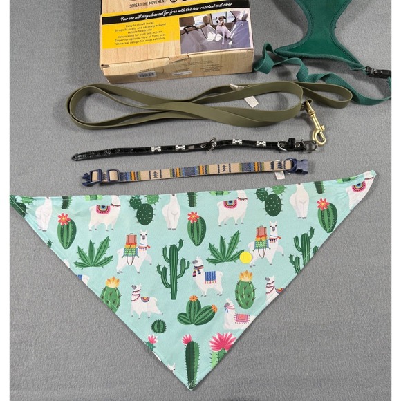 Dog Accessories Lot Seat Cover Harness Leashes Collars Bandana Puppies - Picture 5 of 7